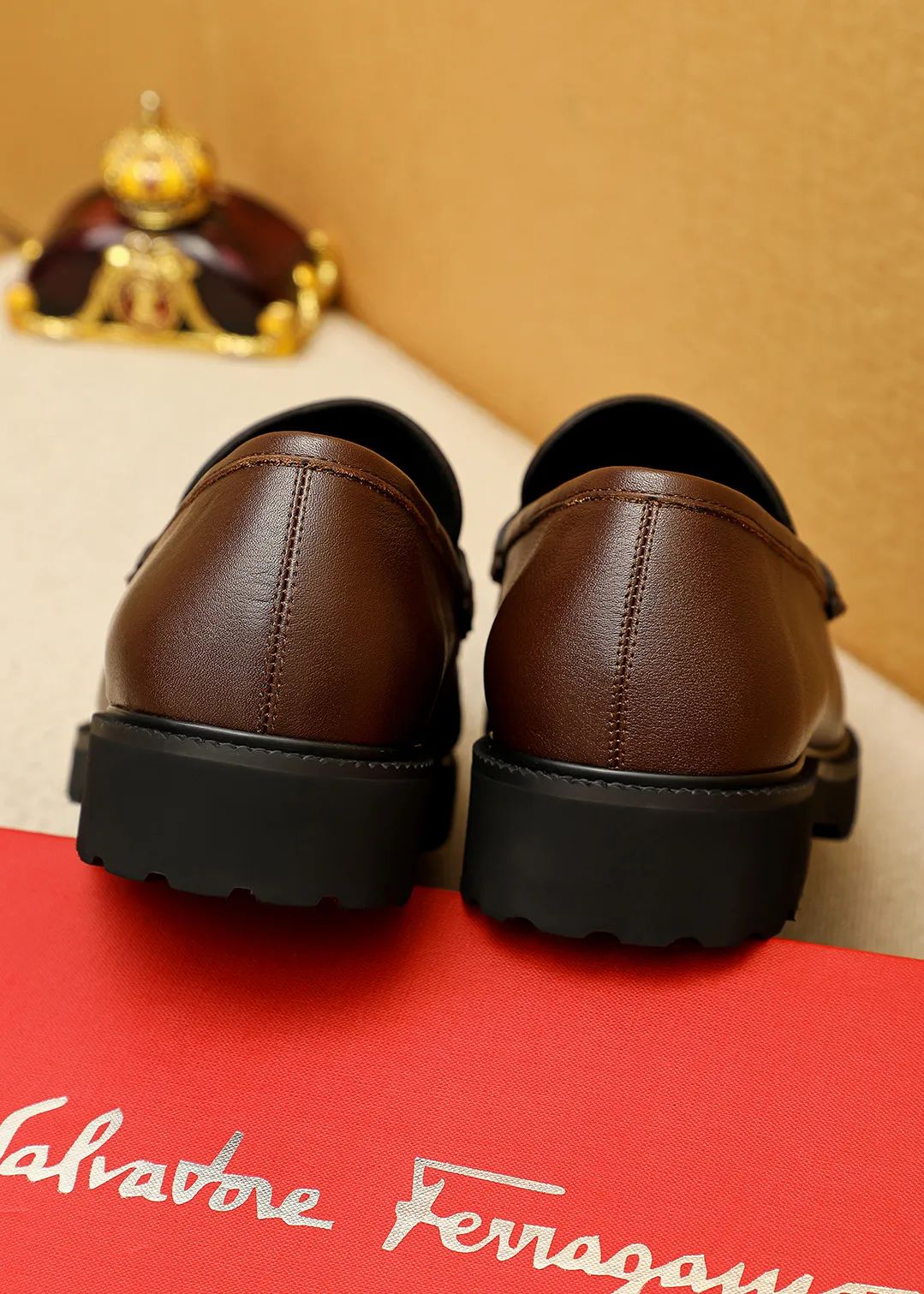 Men's shoes 💰560 💐 Product trademark: Ferragamo "Ferragamo" casual leather shoes Regular size: 38-44 (45.46🉑️customized) Product materials: Selected imported first-layer calfskin upper + original hardware buckle, imported water-dyed cowhide leather lining. Strong three-dimensional visual effect, original outsole color: 1⃣️color optional